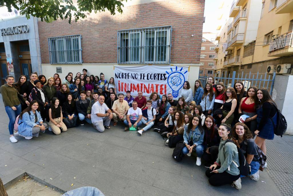 Alumnos de la UGR han dado clase en la parroquia de Camino de Ronda