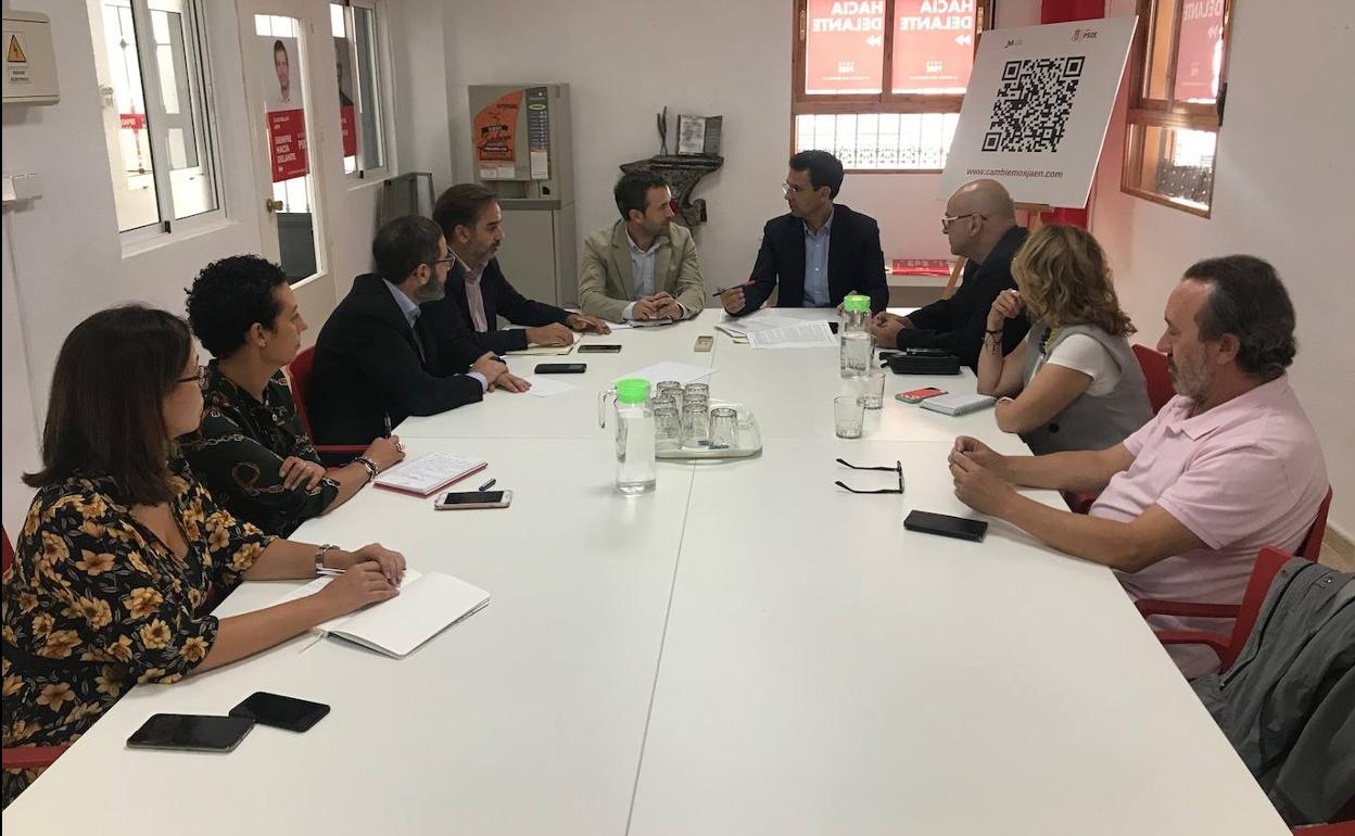 El PSOE jienense y granadino se unen para impulsar una línea ferroviaria entre ambas ciudades