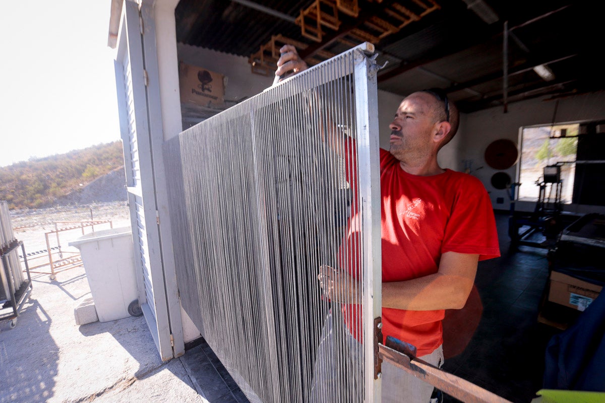 Fotos: Nos metemos dentro de las fábricas de pirotecnia de Granada