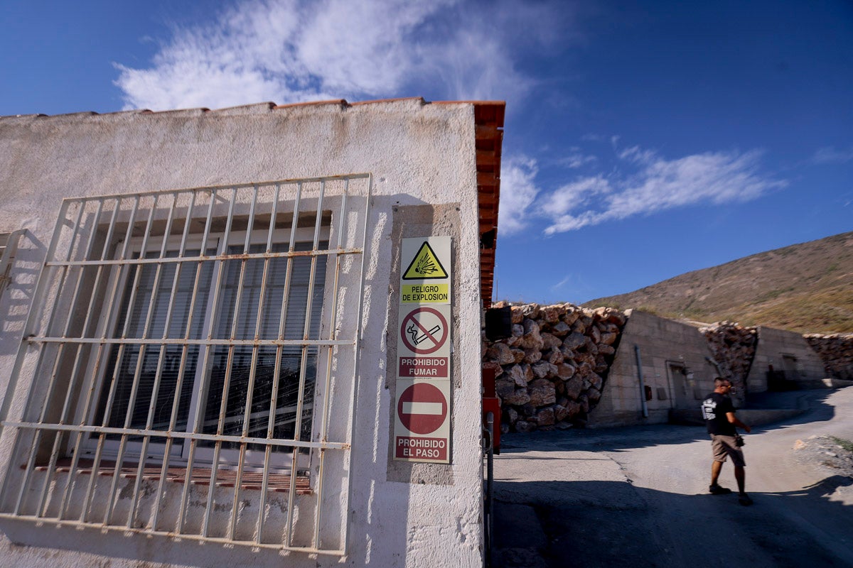 Fotos: Nos metemos dentro de las fábricas de pirotecnia de Granada