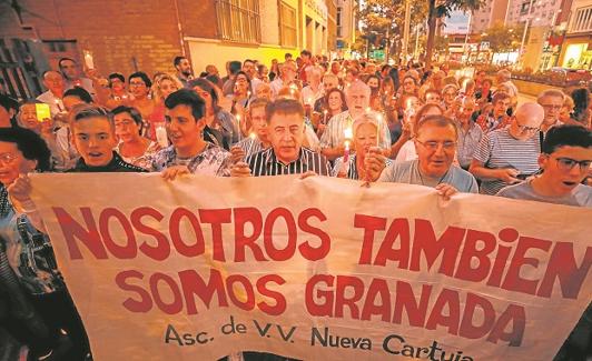 Manifestación celebrada este jueves pasado en el Camino de Ronda para pedir una solución a los cortes de luz.