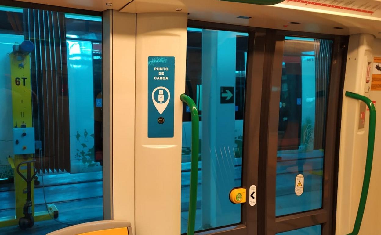 Metro de Granada: la gran novedad para recargar móviles que encanta a sus usuarios