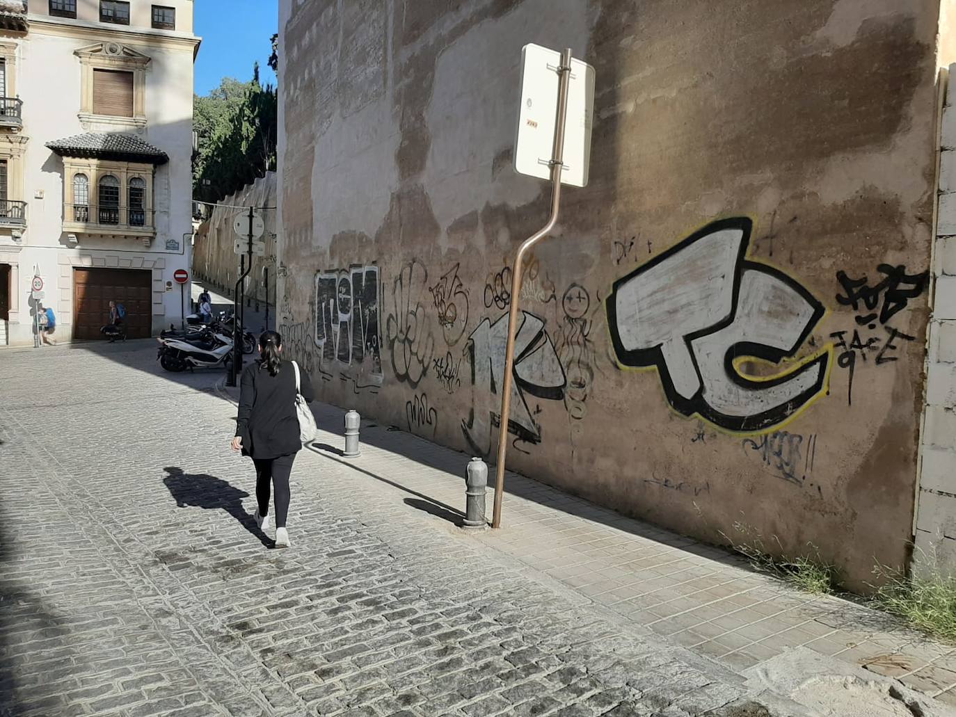 Vandalismo en el Cuarto Real de Granada: El Ayuntamiento aún espera la instalación de las cámaras