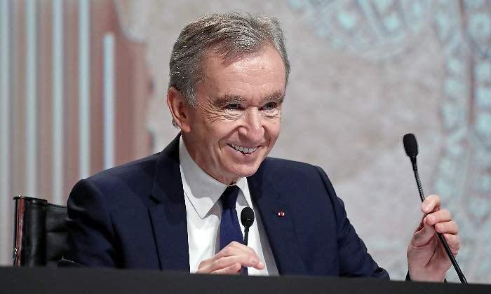 3. Bernard Arnault y familia: propietario del grupo de artículos de lujo LVMH, que incluye marcas como Sephora y Louis Vuitton 