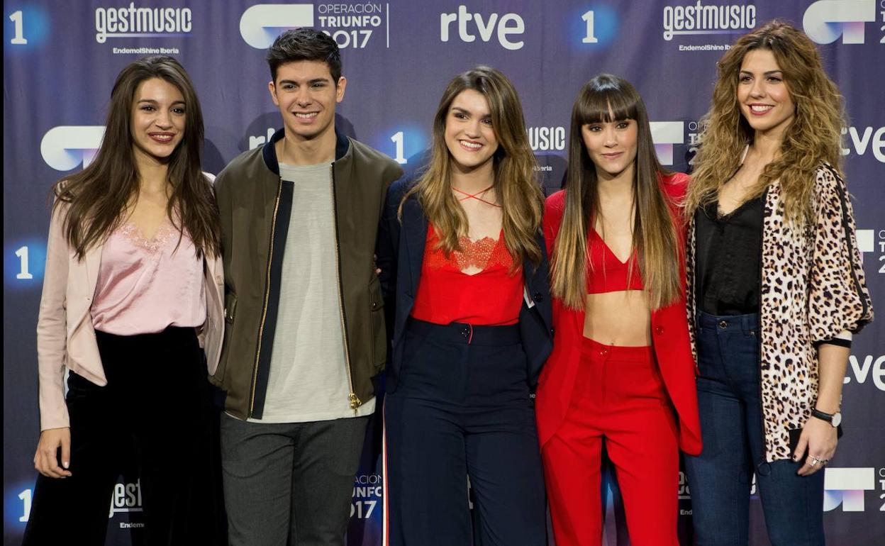 Los finalistas del último 'Operación Triunfo', Ana Guerra (i), Alfred Garcia (2i), Aitana Ocaña (2d), Miriam Rodriguez (d) y la ganadora, Amaia Romero (c).