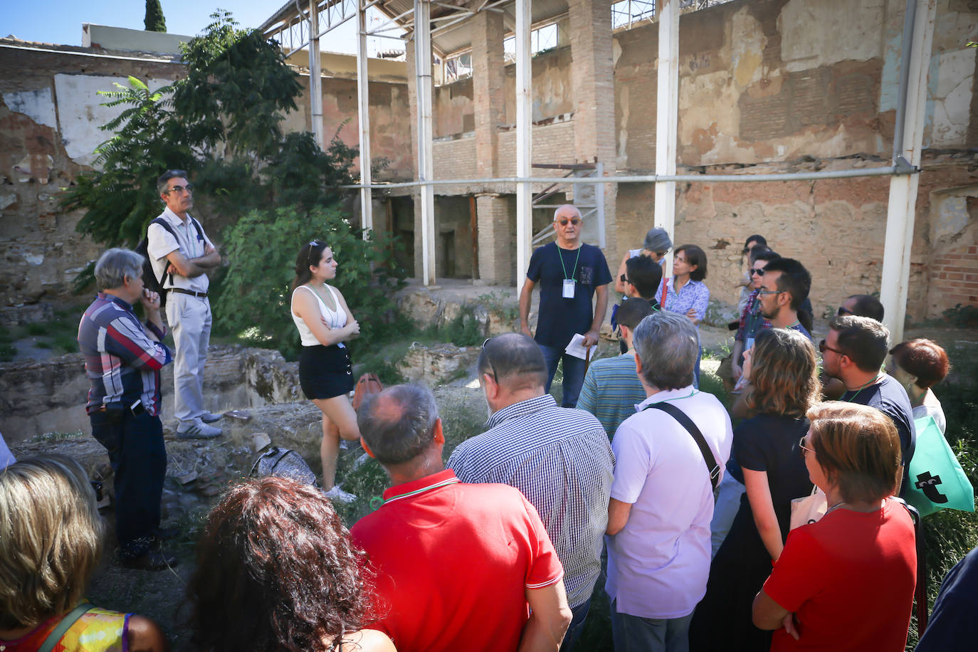 El Colegio de Arquitectos de Granada organizó ayer una visita guiada al Maristán con motivo de la Semana Internacional de la Arquitectura. El recorrido fue guiado por Pedro Salmerón, autor de la propuesta arquitectónica de restauración de este antiguo hospital nazarí.