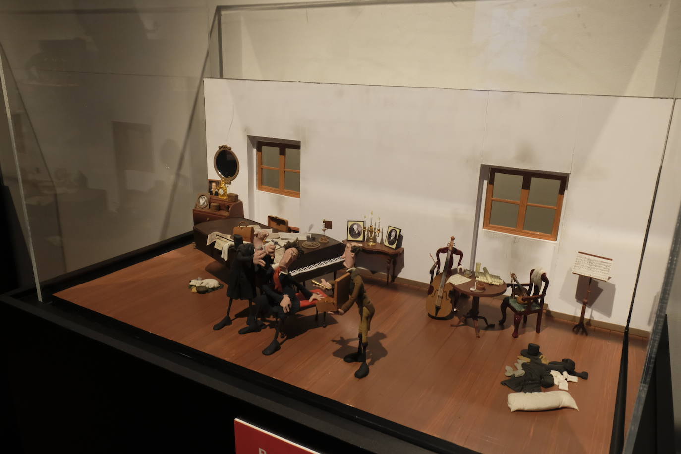 Esto es lo que podrás encontrar en la exposición que recorre 20 momentos fundamentales de la historia de la música hechos con plastilina.