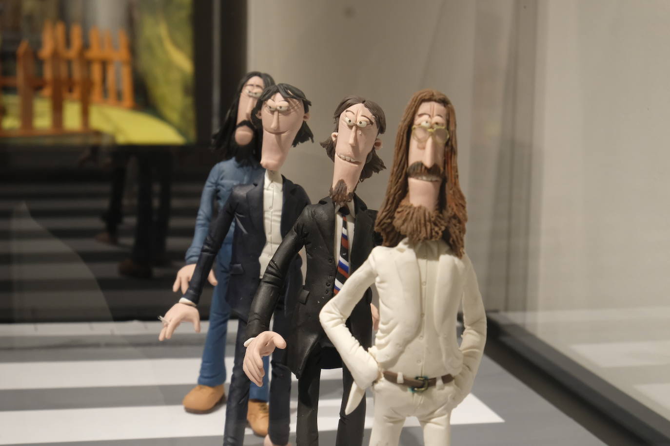 Esto es lo que podrás encontrar en la exposición que recorre 20 momentos fundamentales de la historia de la música hechos con plastilina.