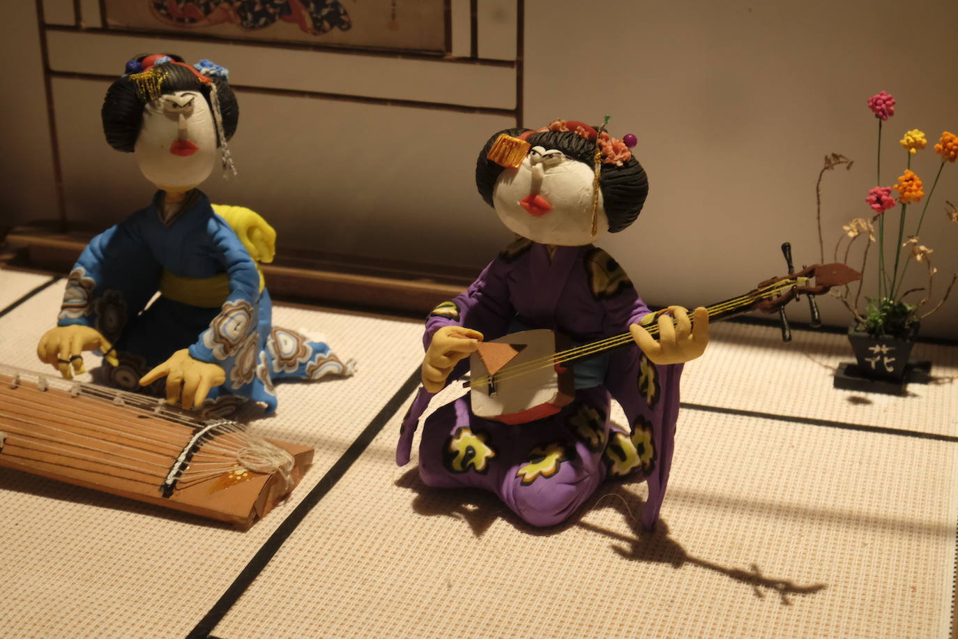 Esto es lo que podrás encontrar en la exposición que recorre 20 momentos fundamentales de la historia de la música hechos con plastilina.