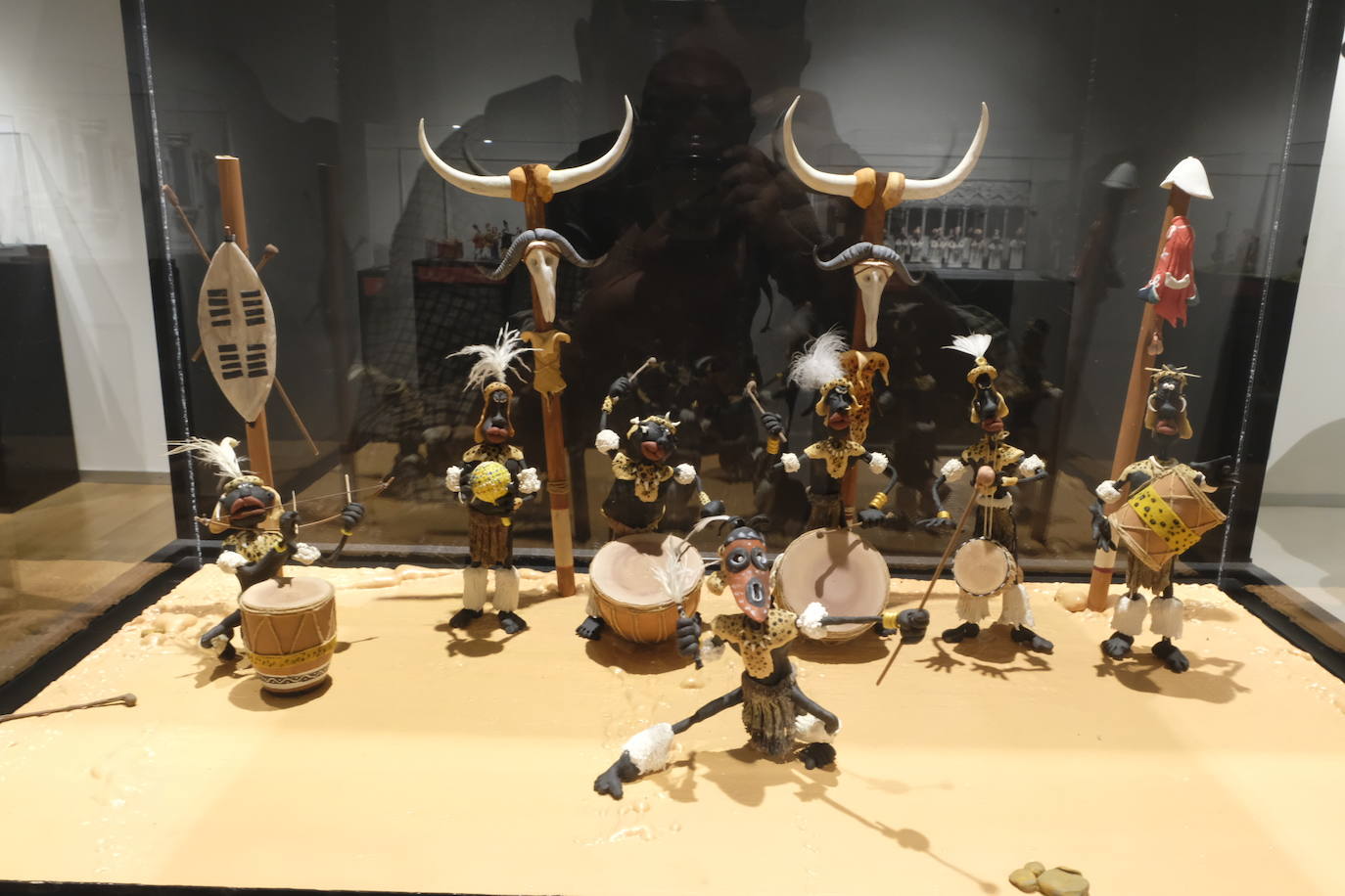 Esto es lo que podrás encontrar en la exposición que recorre 20 momentos fundamentales de la historia de la música hechos con plastilina.