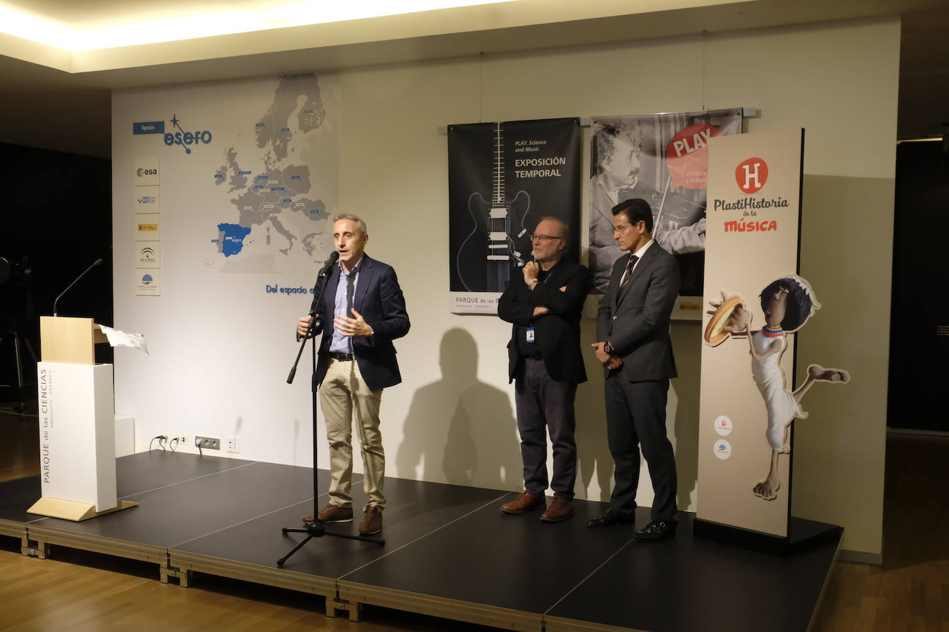 Esto es lo que podrás encontrar en la exposición que recorre 20 momentos fundamentales de la historia de la música hechos con plastilina.