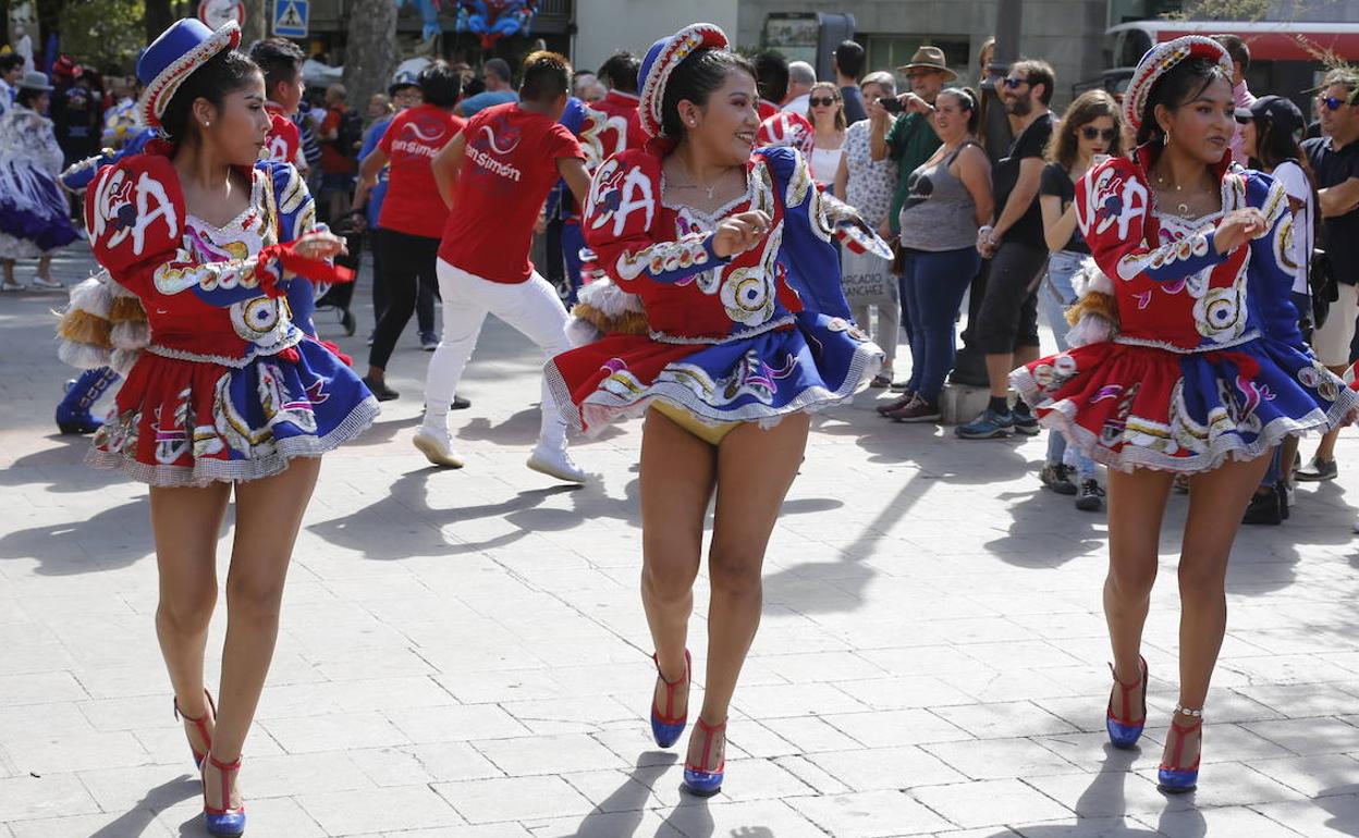 Un momento del Desfile del Mestizaje celebrado esta mañana.