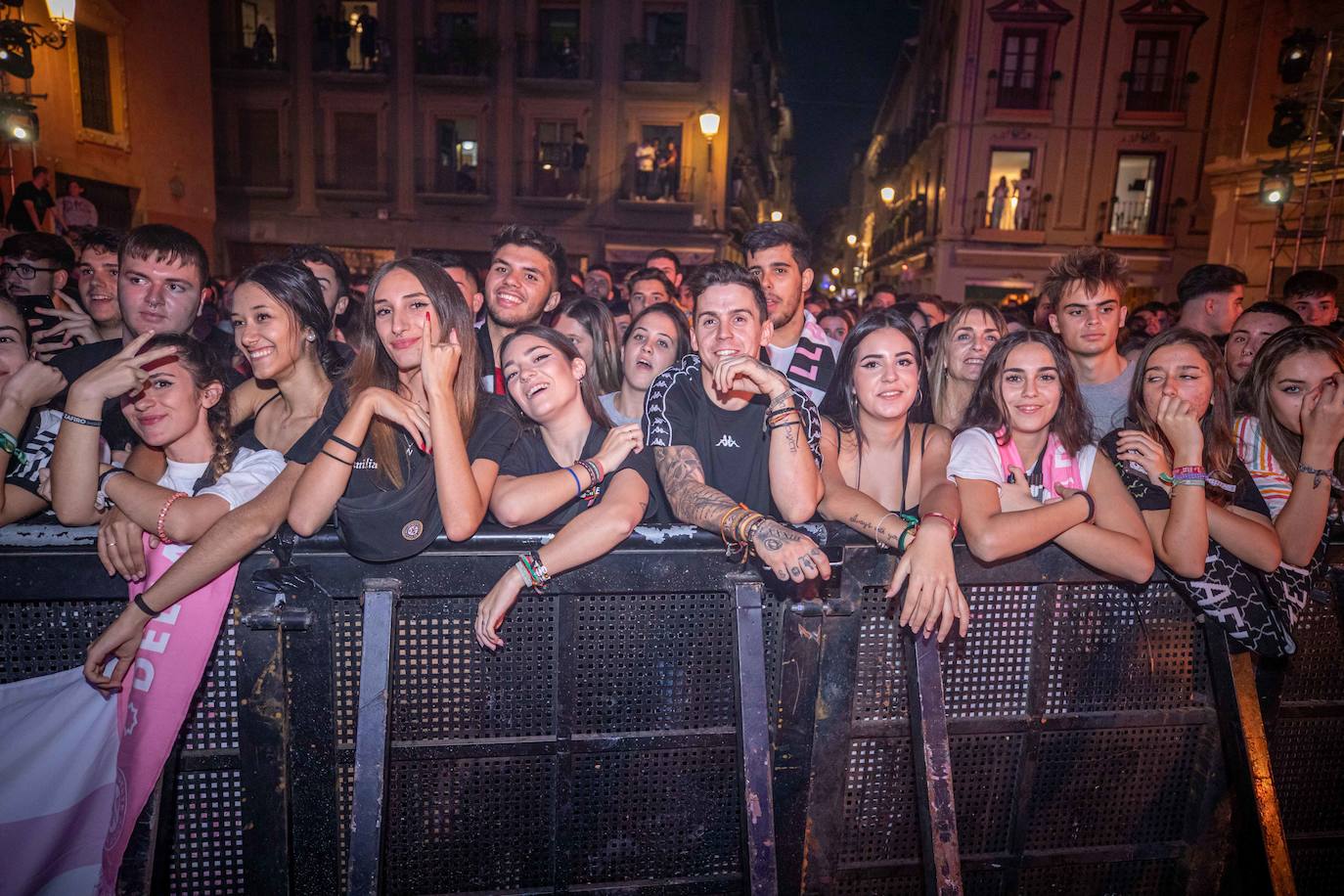 Ambos artistas se dieron en la noche del viernes la mano ante una Granada atiborrada de seguidores 