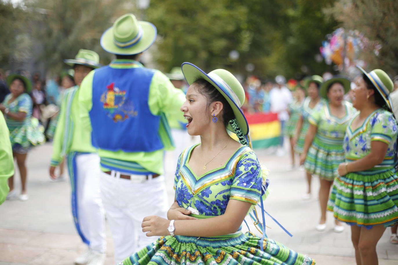 Granada ha conmemorado este sábado el descubrimiento de América con un homenaje en la tumba de los Reyes Católicos y una procesión cívico religiosa que ha precedido, por sexto año, al denominado Desfile del Mestizaje