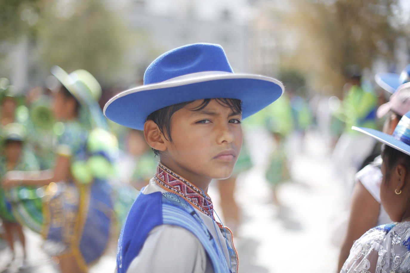 Granada ha conmemorado este sábado el descubrimiento de América con un homenaje en la tumba de los Reyes Católicos y una procesión cívico religiosa que ha precedido, por sexto año, al denominado Desfile del Mestizaje
