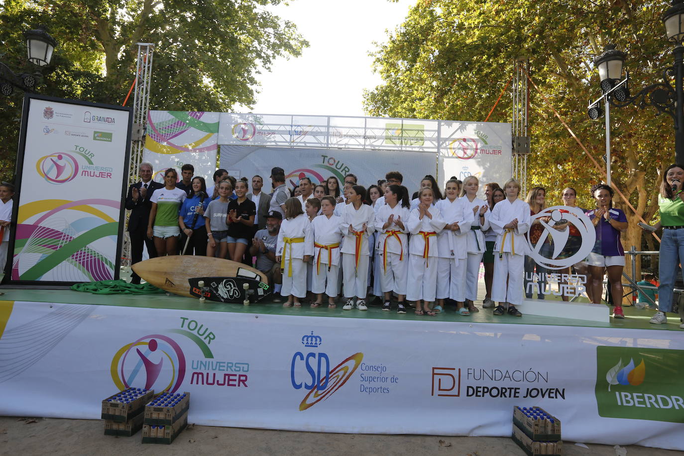 El evento ha salido a las calles de Granada en donde se ha podido hacer ejercicio de la mano del Foro Universo Mujer 