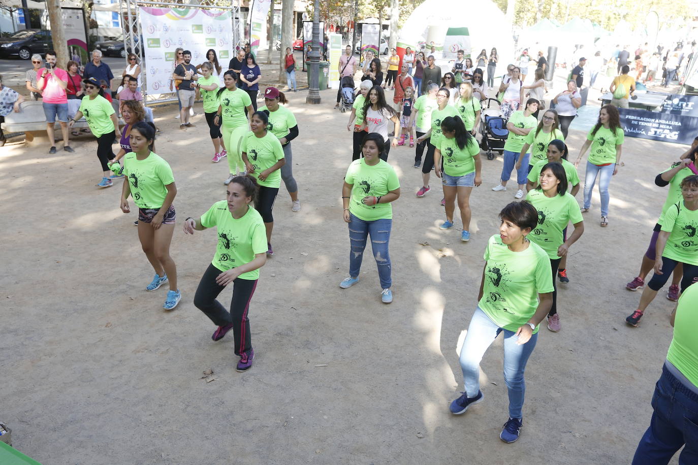 El evento ha salido a las calles de Granada en donde se ha podido hacer ejercicio de la mano del Foro Universo Mujer 