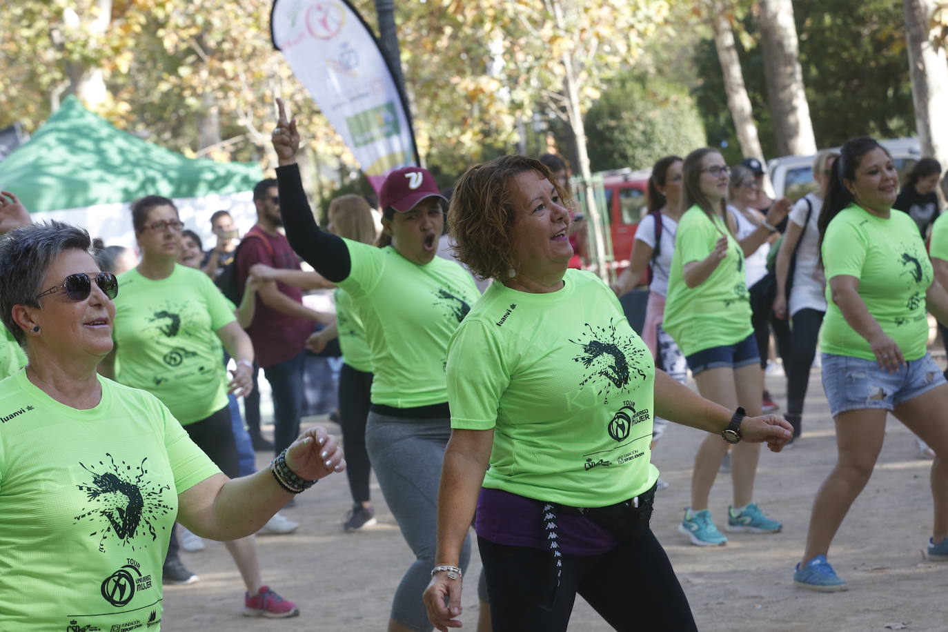 El evento ha salido a las calles de Granada en donde se ha podido hacer ejercicio de la mano del Foro Universo Mujer 