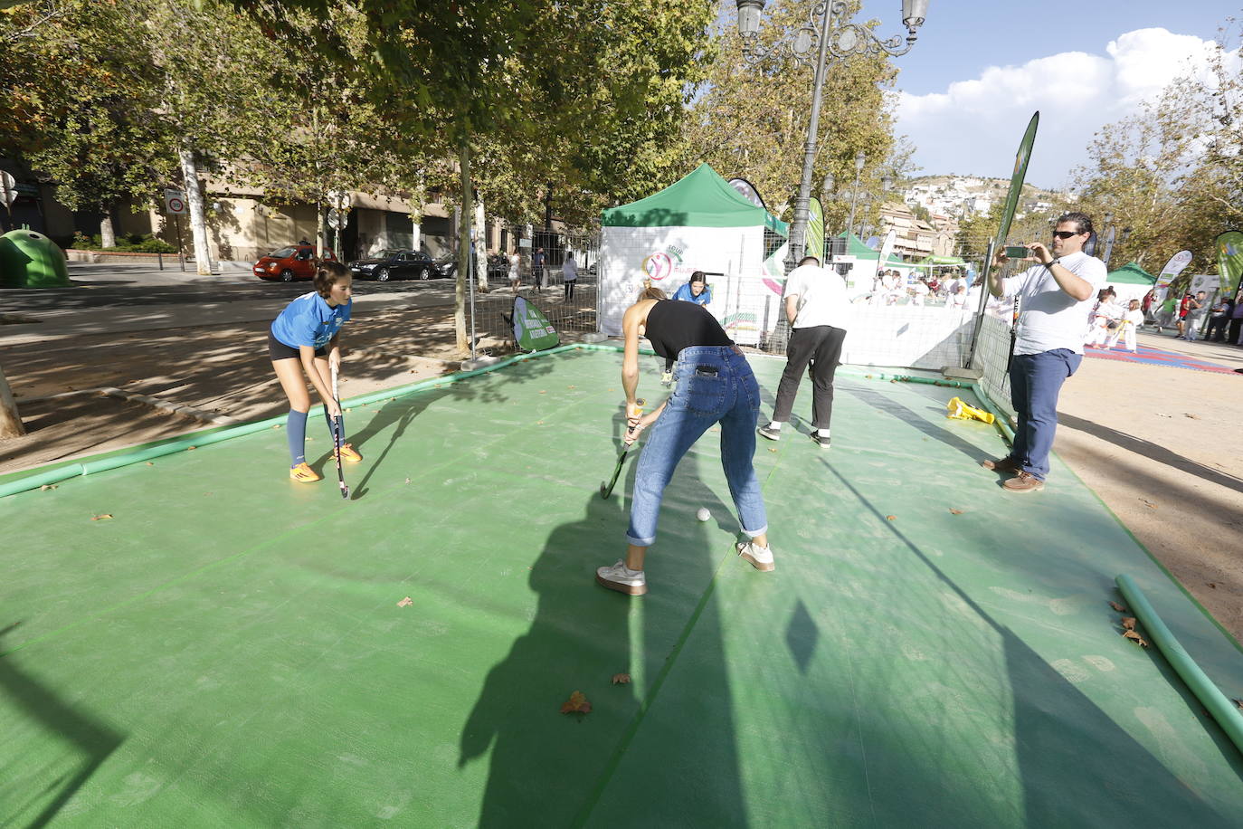 El evento ha salido a las calles de Granada en donde se ha podido hacer ejercicio de la mano del Foro Universo Mujer 