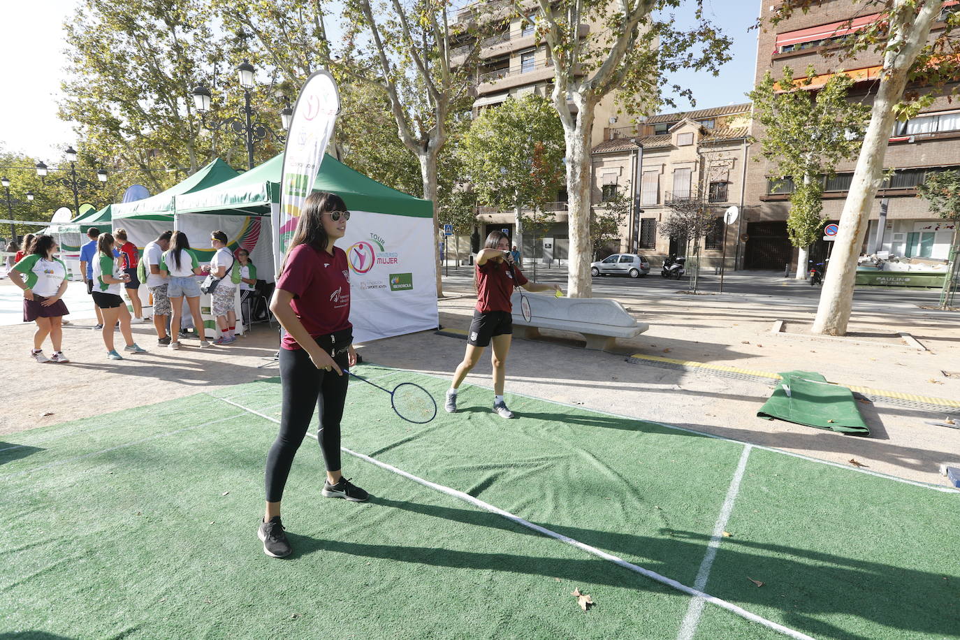 El evento ha salido a las calles de Granada en donde se ha podido hacer ejercicio de la mano del Foro Universo Mujer 