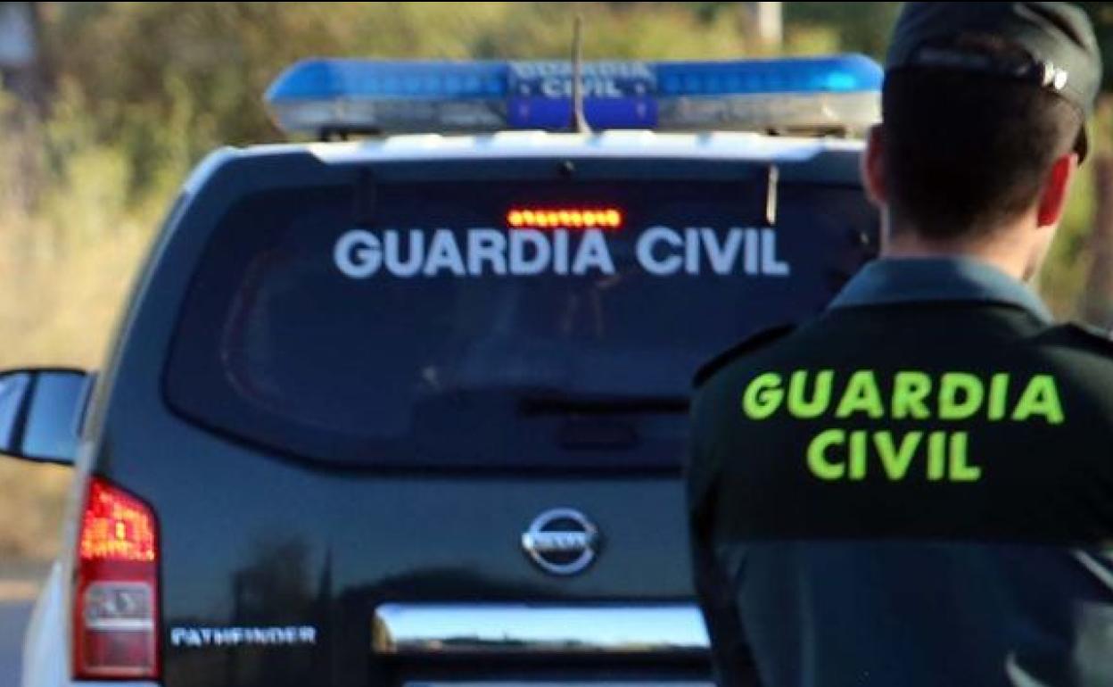 Sucesos en Granada | Heridos cuatro jóvenes al chocar su vehículo contra un árbol en Dúrcal