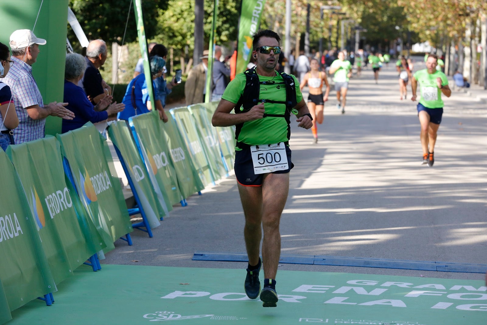 María José Rienda realizó el corte simbólico de la cinta de salida junto al alcalde Luis Salvador ante deportistas de tanto nivel como María Pérez, que ganó la prueba femenina, o la madrina Laura Bueno