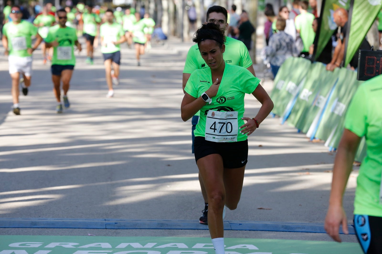 María José Rienda realizó el corte simbólico de la cinta de salida junto al alcalde Luis Salvador ante deportistas de tanto nivel como María Pérez, que ganó la prueba femenina, o la madrina Laura Bueno