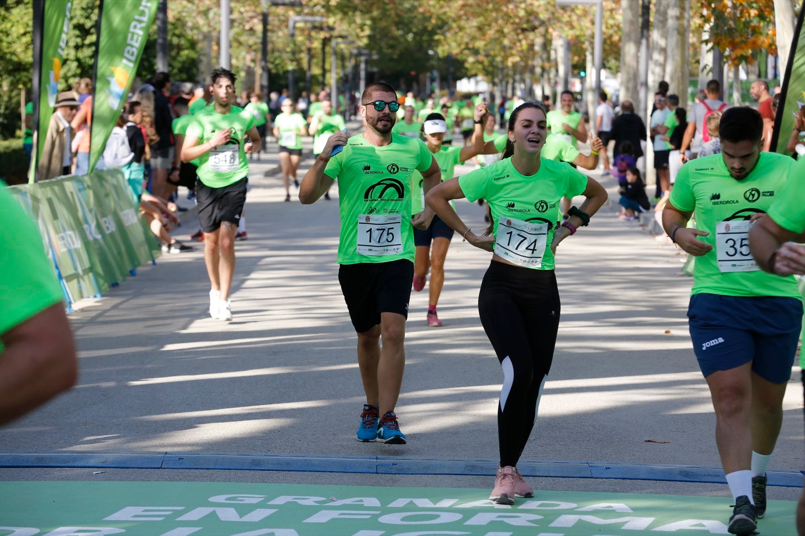 María José Rienda realizó el corte simbólico de la cinta de salida junto al alcalde Luis Salvador ante deportistas de tanto nivel como María Pérez, que ganó la prueba femenina, o la madrina Laura Bueno