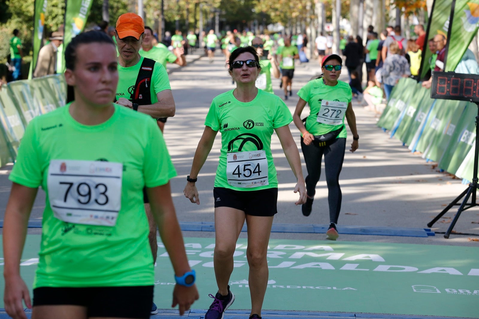 María José Rienda realizó el corte simbólico de la cinta de salida junto al alcalde Luis Salvador ante deportistas de tanto nivel como María Pérez, que ganó la prueba femenina, o la madrina Laura Bueno