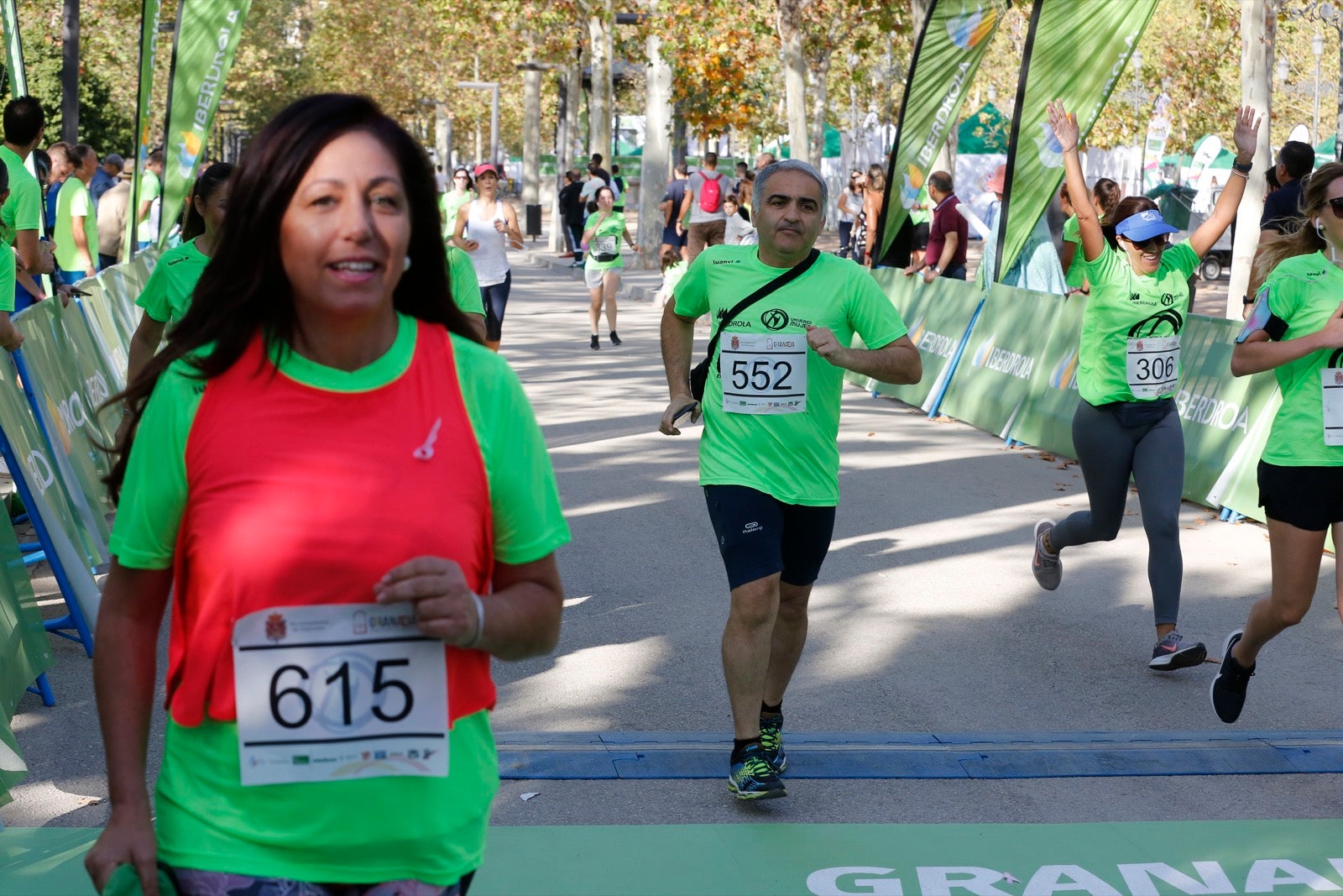 María José Rienda realizó el corte simbólico de la cinta de salida junto al alcalde Luis Salvador ante deportistas de tanto nivel como María Pérez, que ganó la prueba femenina, o la madrina Laura Bueno