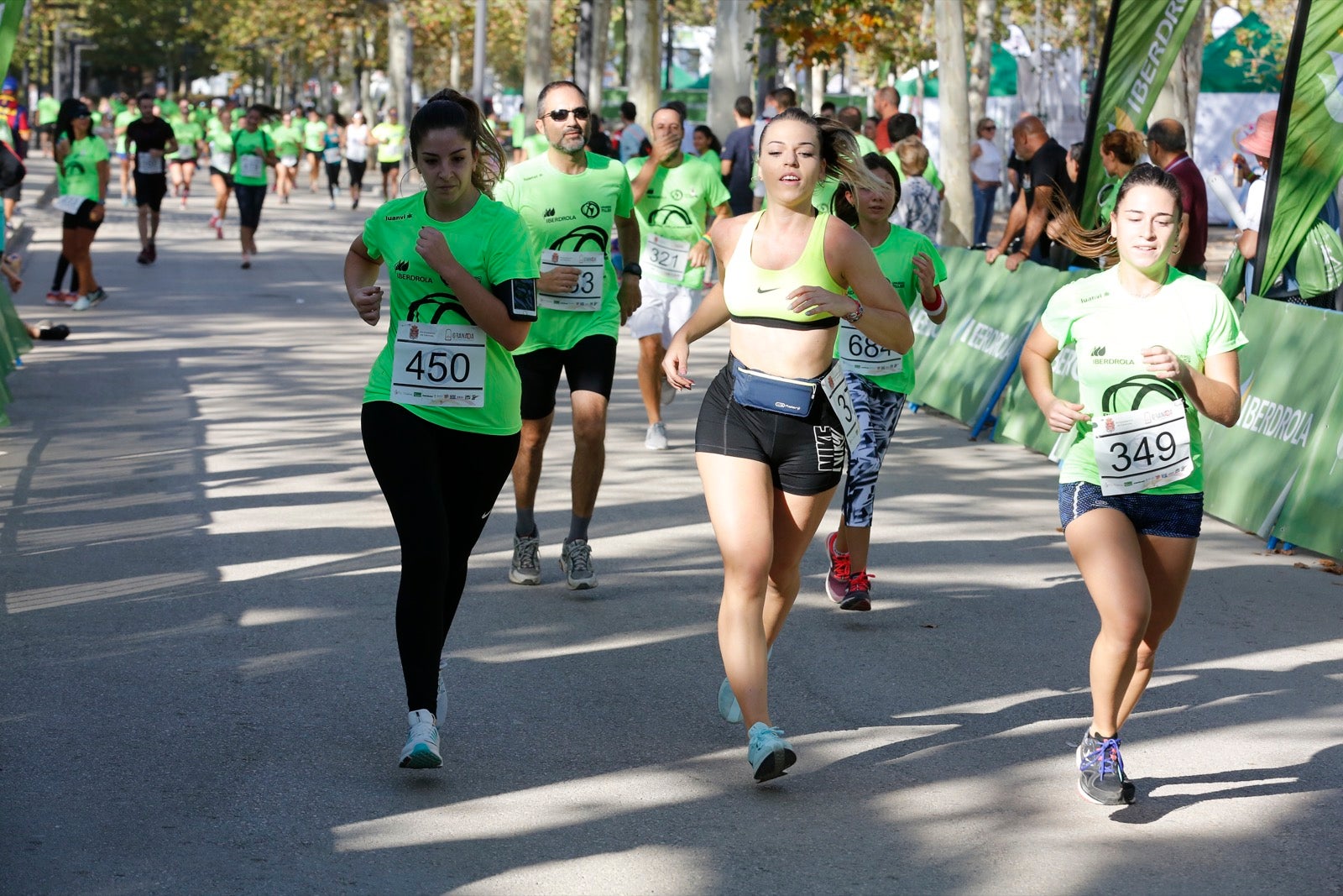 María José Rienda realizó el corte simbólico de la cinta de salida junto al alcalde Luis Salvador ante deportistas de tanto nivel como María Pérez, que ganó la prueba femenina, o la madrina Laura Bueno