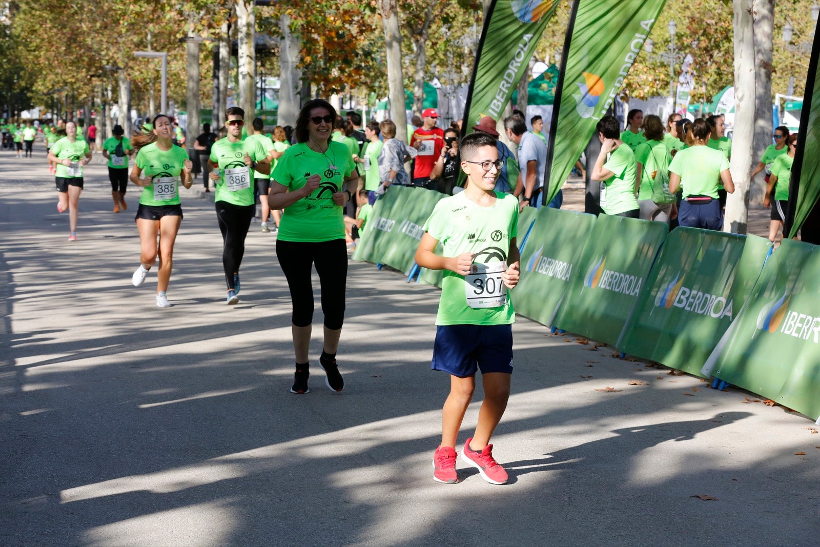 María José Rienda realizó el corte simbólico de la cinta de salida junto al alcalde Luis Salvador ante deportistas de tanto nivel como María Pérez, que ganó la prueba femenina, o la madrina Laura Bueno