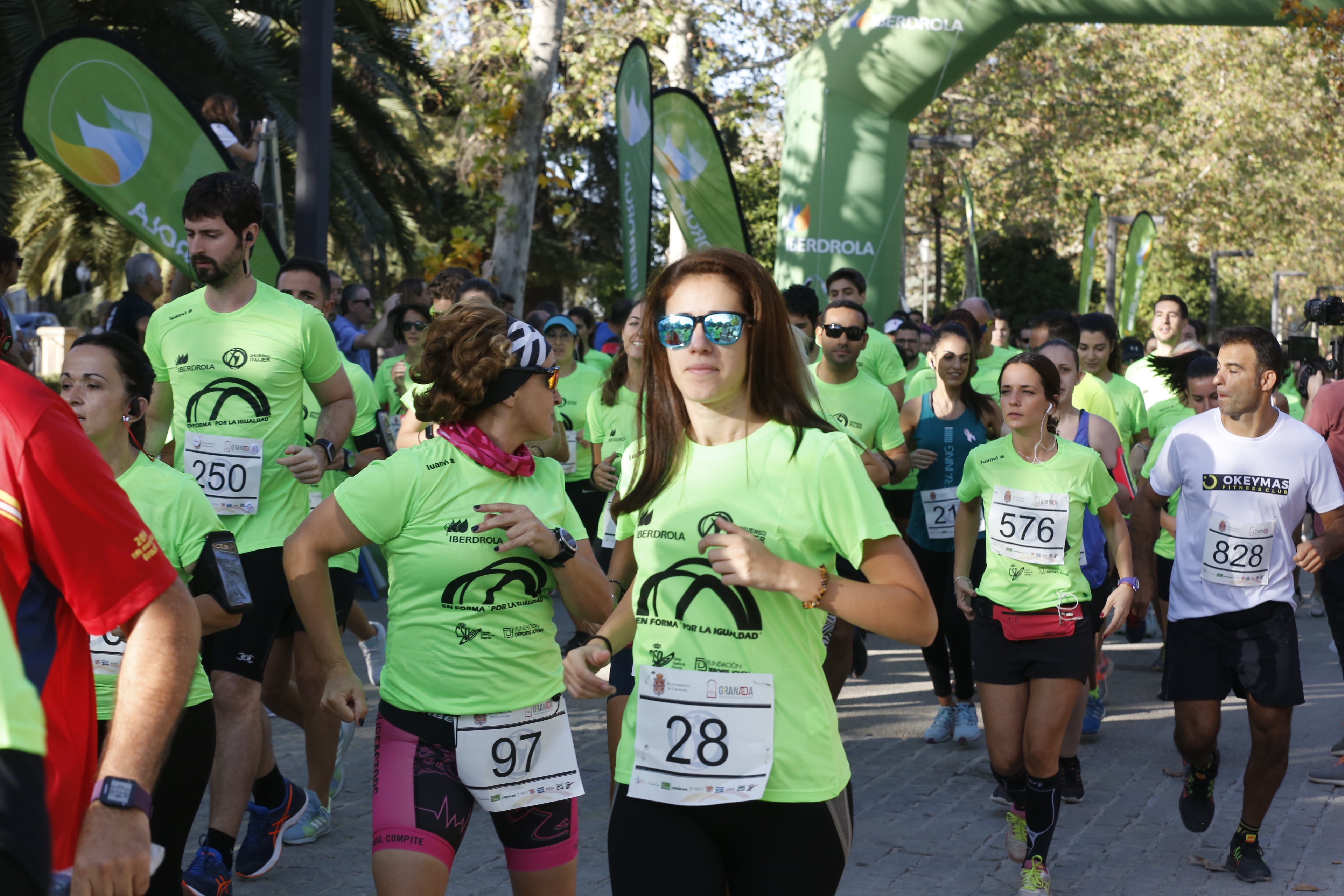 María José Rienda realizó el corte simbólico de la cinta de salida junto al alcalde Luis Salvador ante deportistas de tanto nivel como María Pérez, que ganó la prueba femenina, o la madrina Laura Bueno