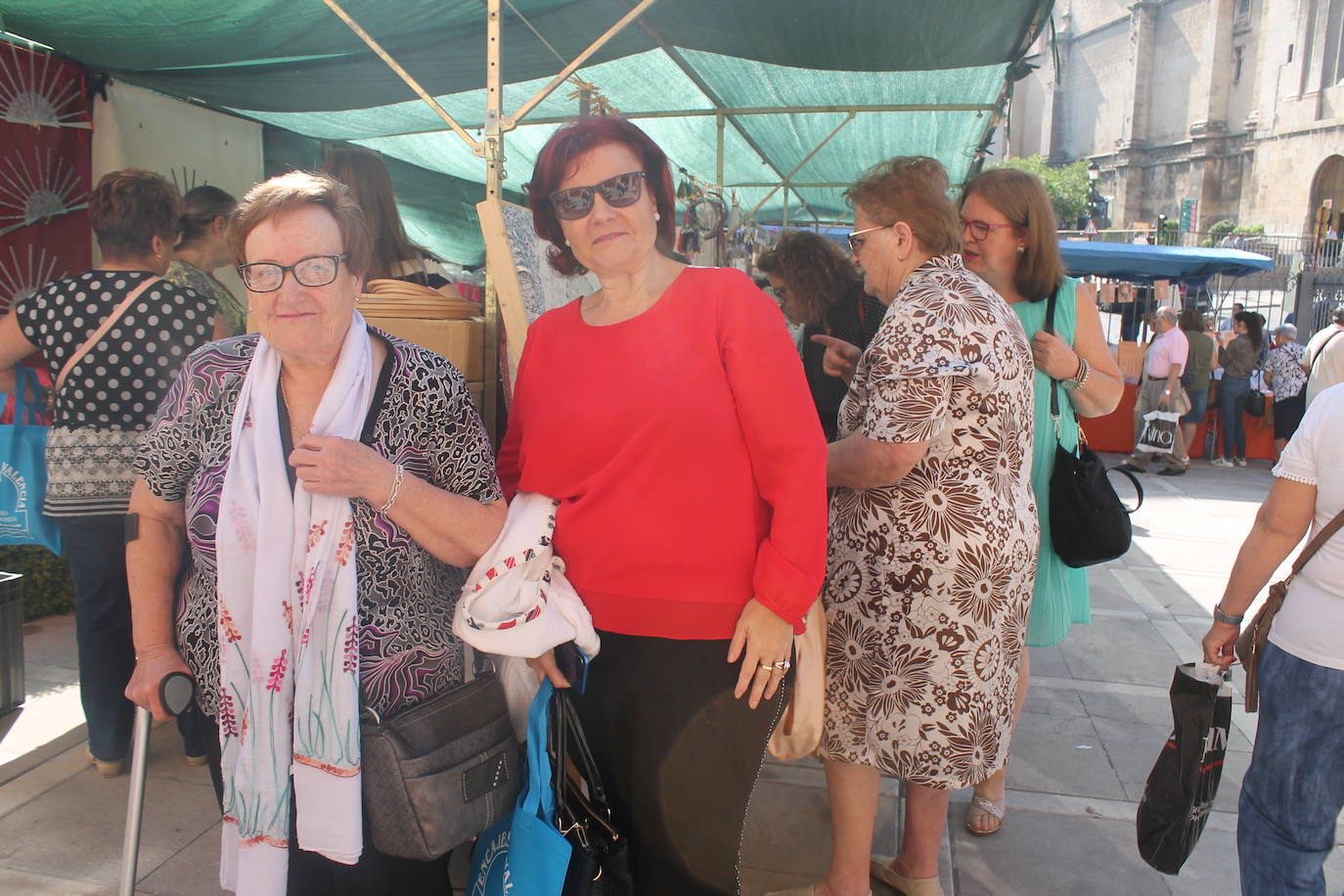 El revuelo se ha apoderado de las calles, el jolgorio ha vuelto de la mano de los grupos de amigos y familiares, las terrazas han estado llenas y las calles de lo más ambientadas 