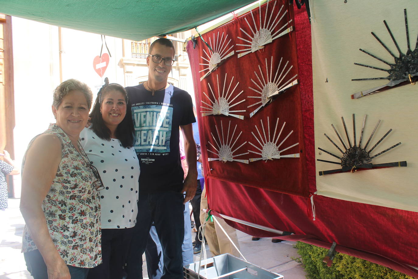 El revuelo se ha apoderado de las calles, el jolgorio ha vuelto de la mano de los grupos de amigos y familiares, las terrazas han estado llenas y las calles de lo más ambientadas 