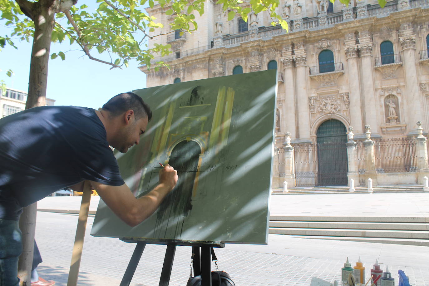 El revuelo se ha apoderado de las calles, el jolgorio ha vuelto de la mano de los grupos de amigos y familiares, las terrazas han estado llenas y las calles de lo más ambientadas 