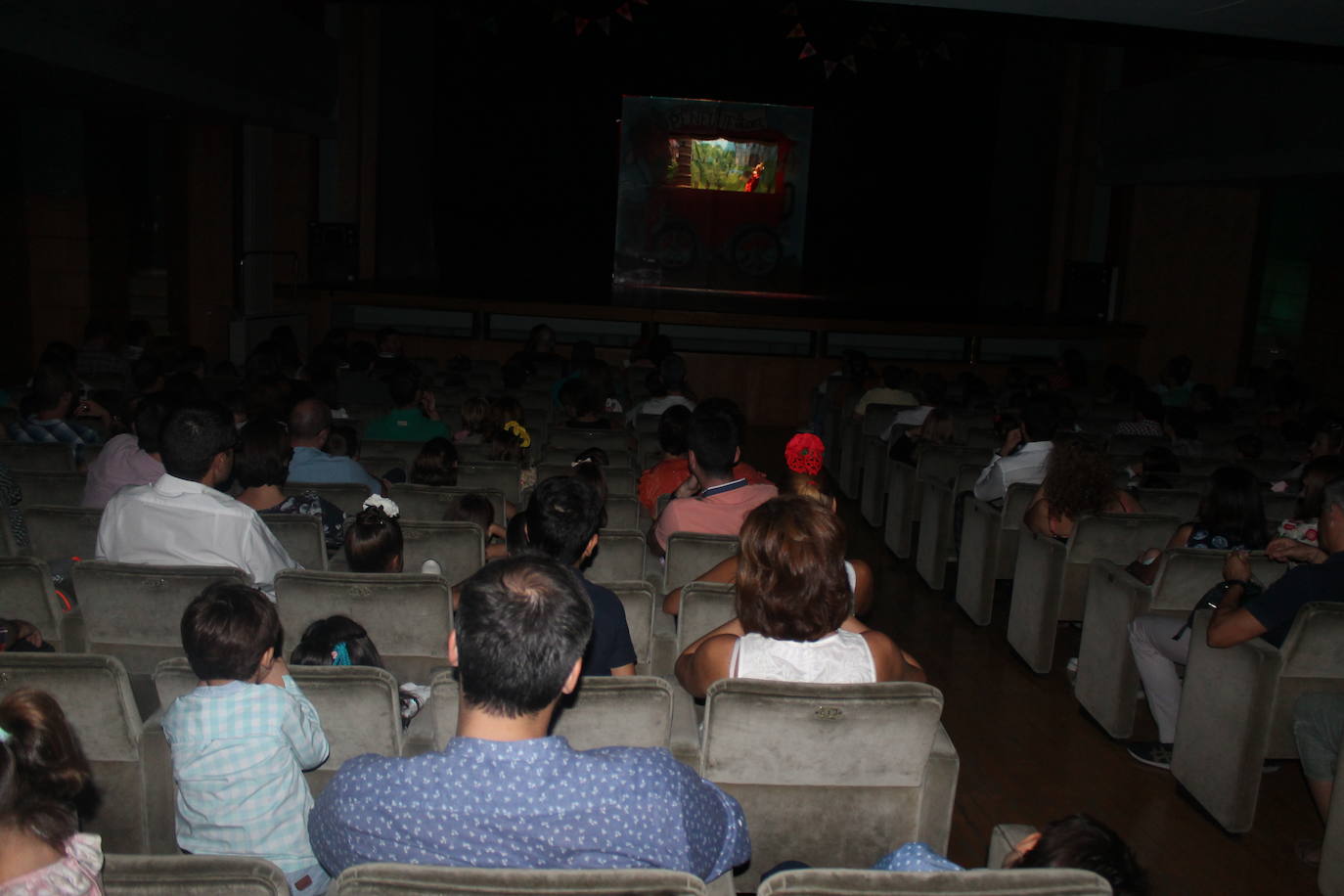 El revuelo se ha apoderado de las calles, el jolgorio ha vuelto de la mano de los grupos de amigos y familiares, las terrazas han estado llenas y las calles de lo más ambientadas 