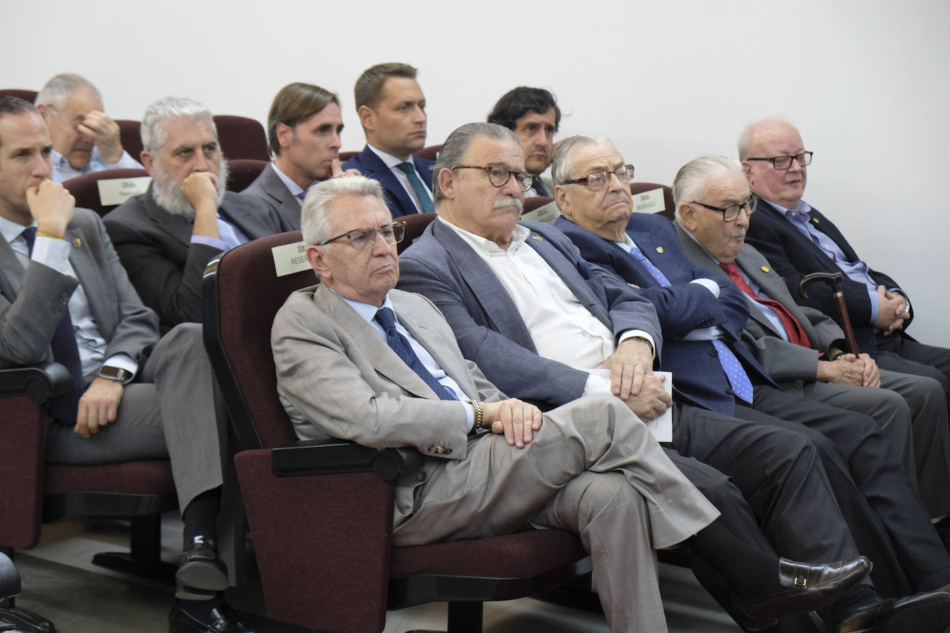 El periodista ofreció una conferencia en el Aula de Cultura de IDEAL en torno al tema 'Los abogados que cambiaron España