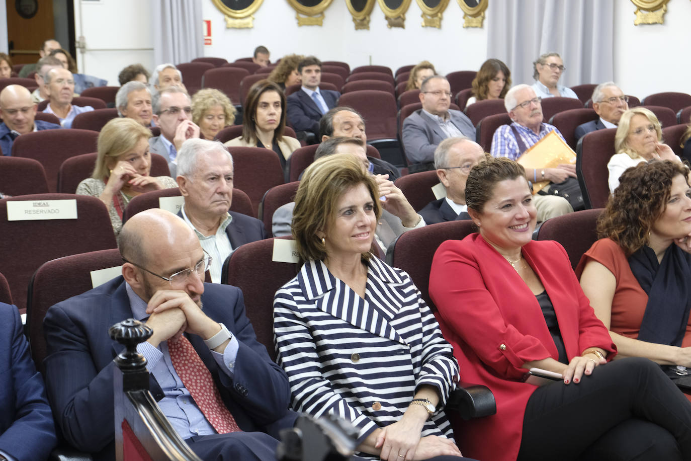 El periodista ofreció una conferencia en el Aula de Cultura de IDEAL en torno al tema 'Los abogados que cambiaron España