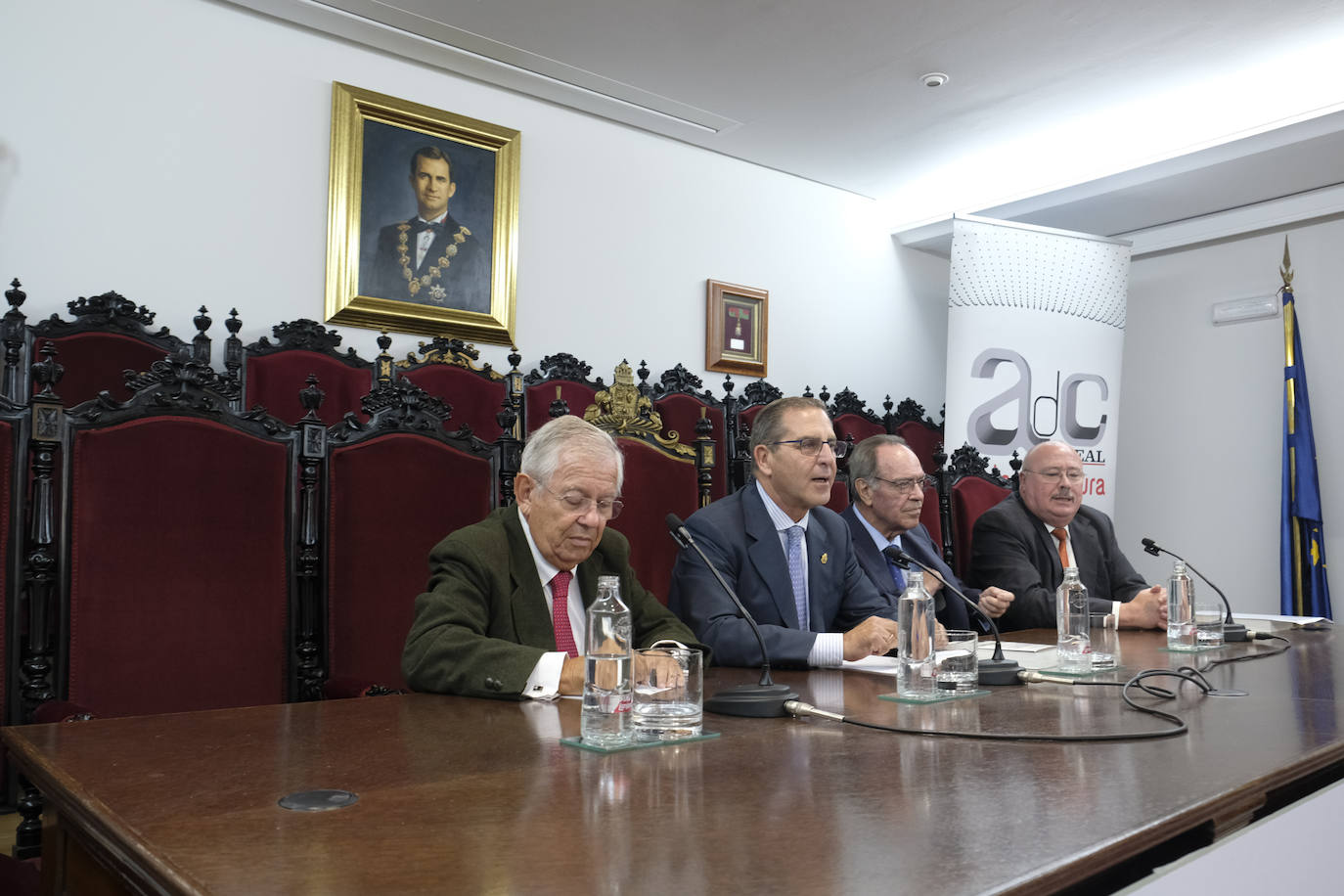 El periodista ofreció una conferencia en el Aula de Cultura de IDEAL en torno al tema 'Los abogados que cambiaron España