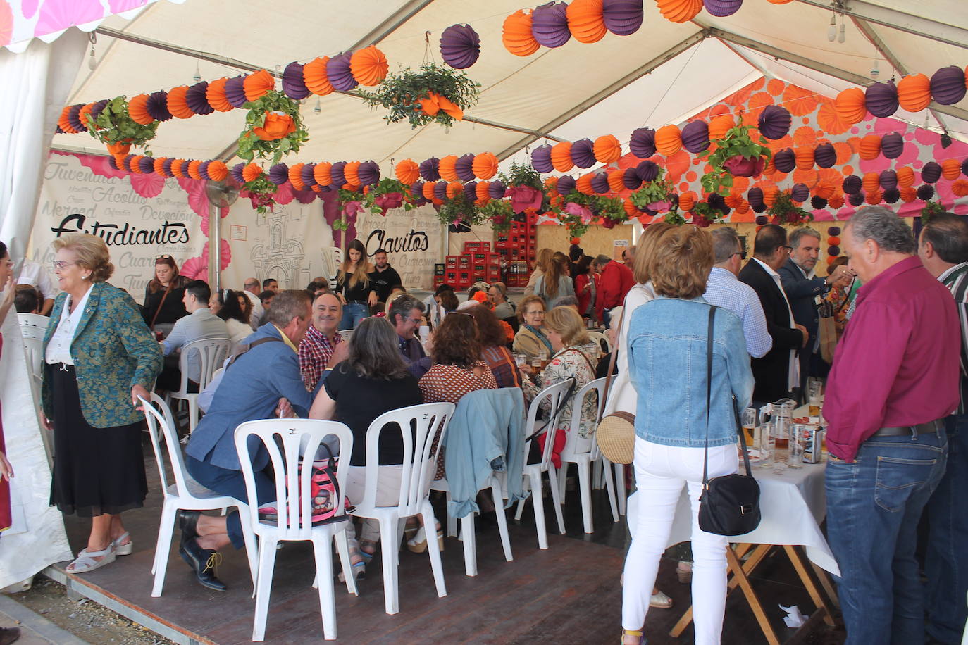 La jornada ha dado para mucho, desde comidas de empresa, encuentros y reuniones de amigos hasta el Día del Niño