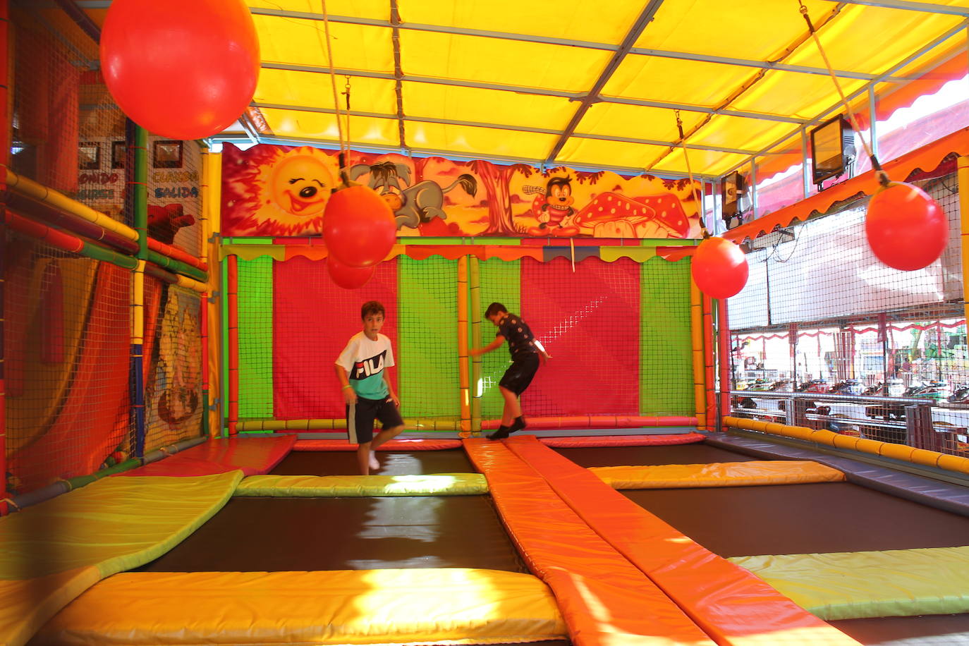 La jornada ha dado para mucho, desde comidas de empresa, encuentros y reuniones de amigos hasta el Día del Niño