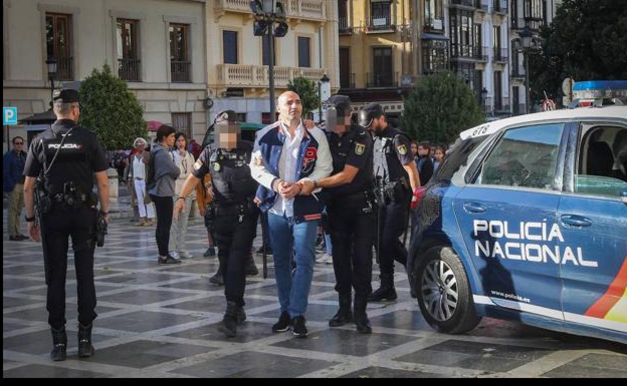 El principal acusado, a su llegada a la Audiencia de Granada hace unos días