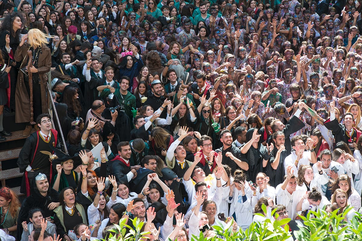 Los alumanos de la Facultad de Medicina celebran el día de su patrón con la tradicional recepción