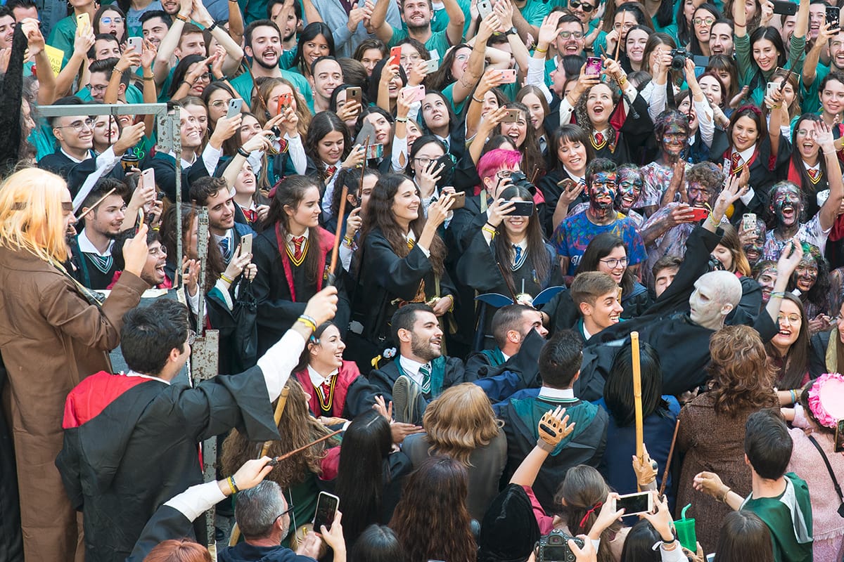 Los alumanos de la Facultad de Medicina celebran el día de su patrón con la tradicional recepción