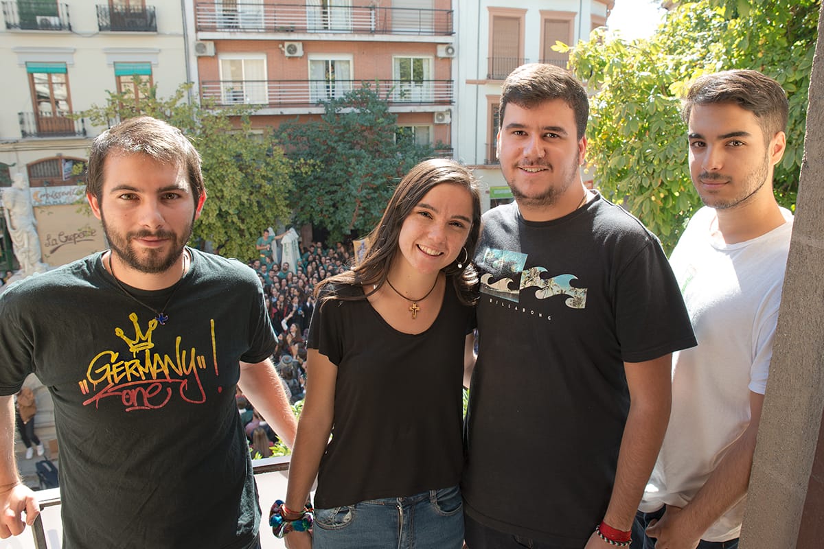 Los alumanos de la Facultad de Medicina celebran el día de su patrón con la tradicional recepción