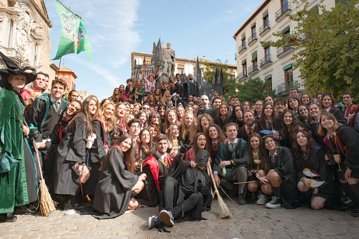 Los alumanos de la Facultad de Medicina celebran el día de su patrón con la tradicional recepción