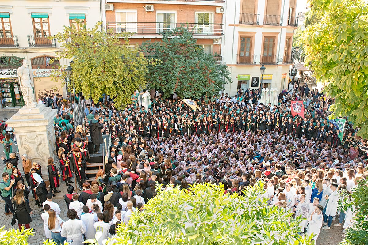 Los alumanos de la Facultad de Medicina celebran el día de su patrón con la tradicional recepción