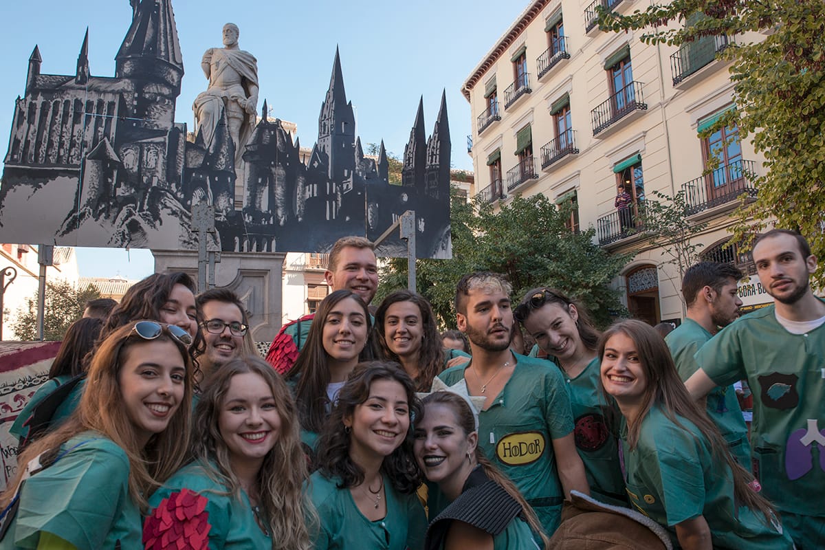 Los alumanos de la Facultad de Medicina celebran el día de su patrón con la tradicional recepción