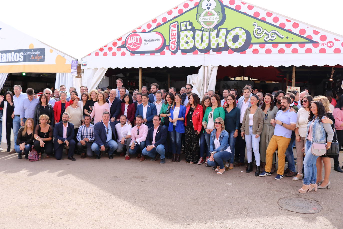 El recinto ferial se volvió a llenar de miles de jienenses que disfrutaron de una jornada soleada con mucho baile y con las casetas a rebosar sabiendo que al día siguiente era festivo.